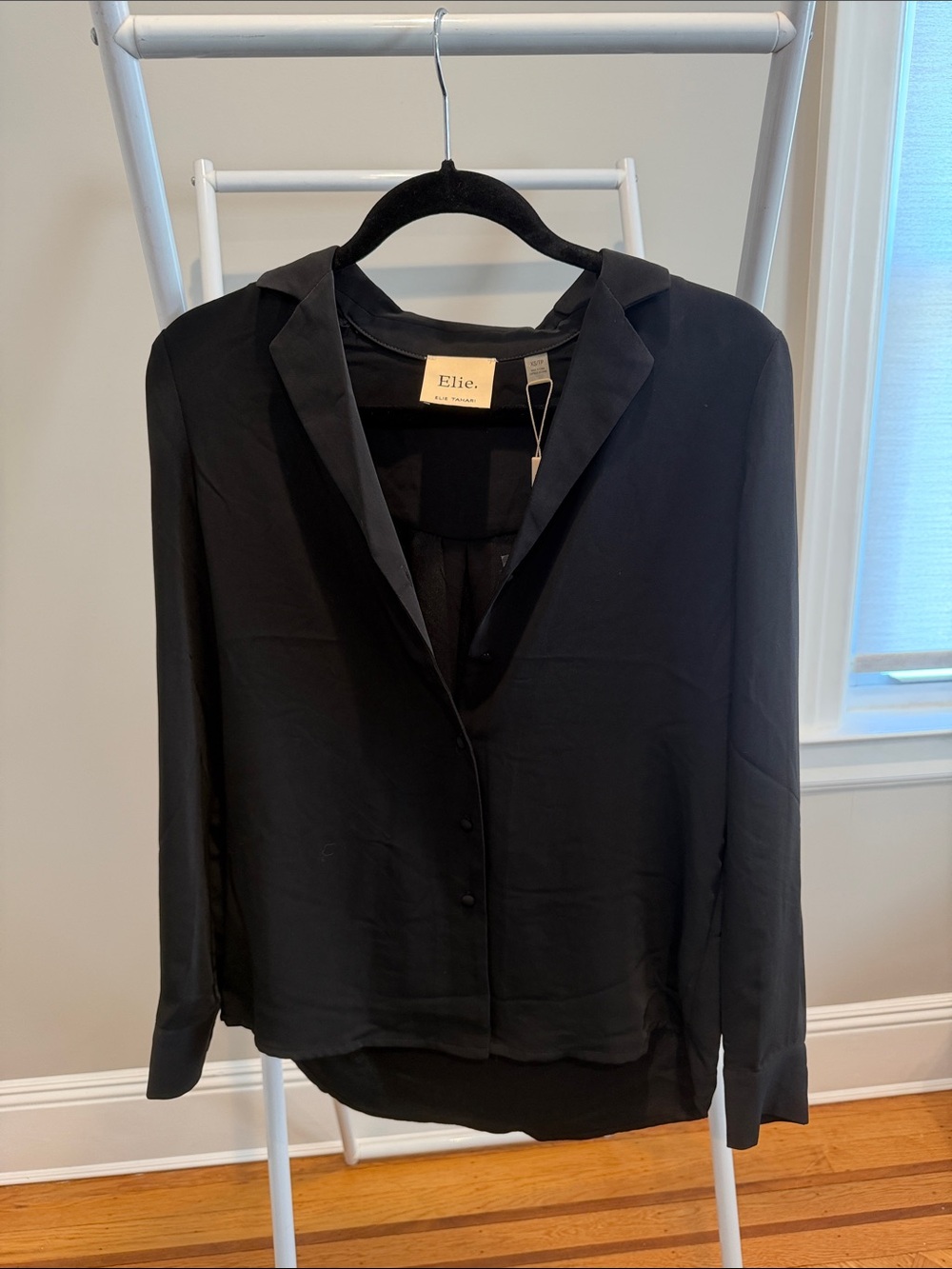 NWT Elie Tahari Black Button-Front Collared Blouse